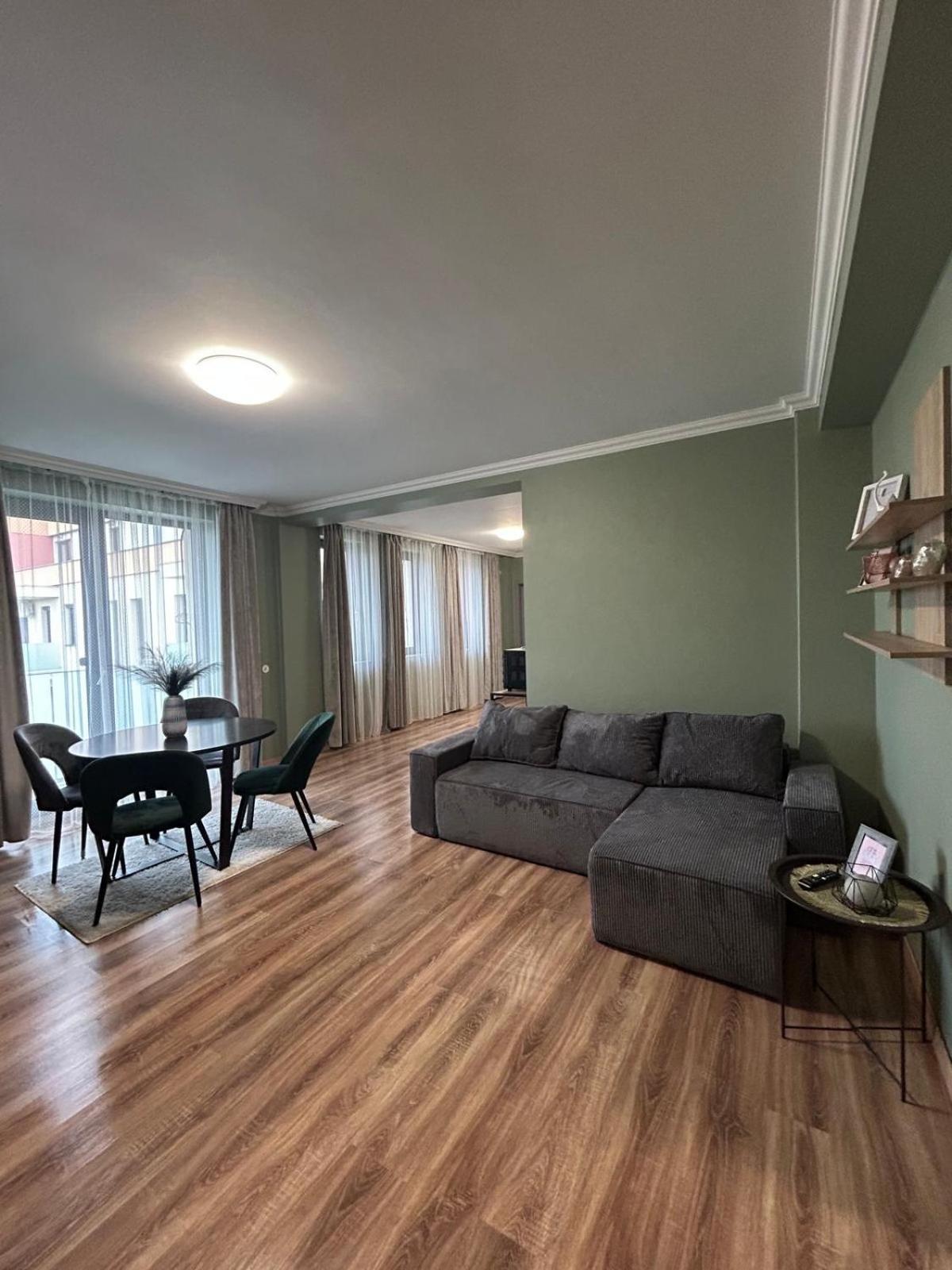 Becca'S Downtown Apartment With Private Parking Орадя Екстер'єр фото